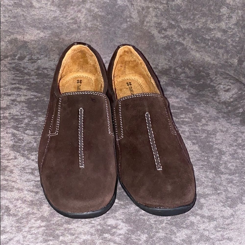 Naturalized leather shoes  